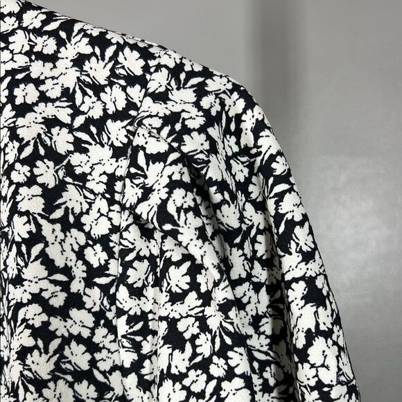 MELLODAY Black and White Fitted Short Sleeve Blouse - Picture 5 of 7